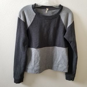 B2G1 Lucy EUC women's colorblock sweater XS